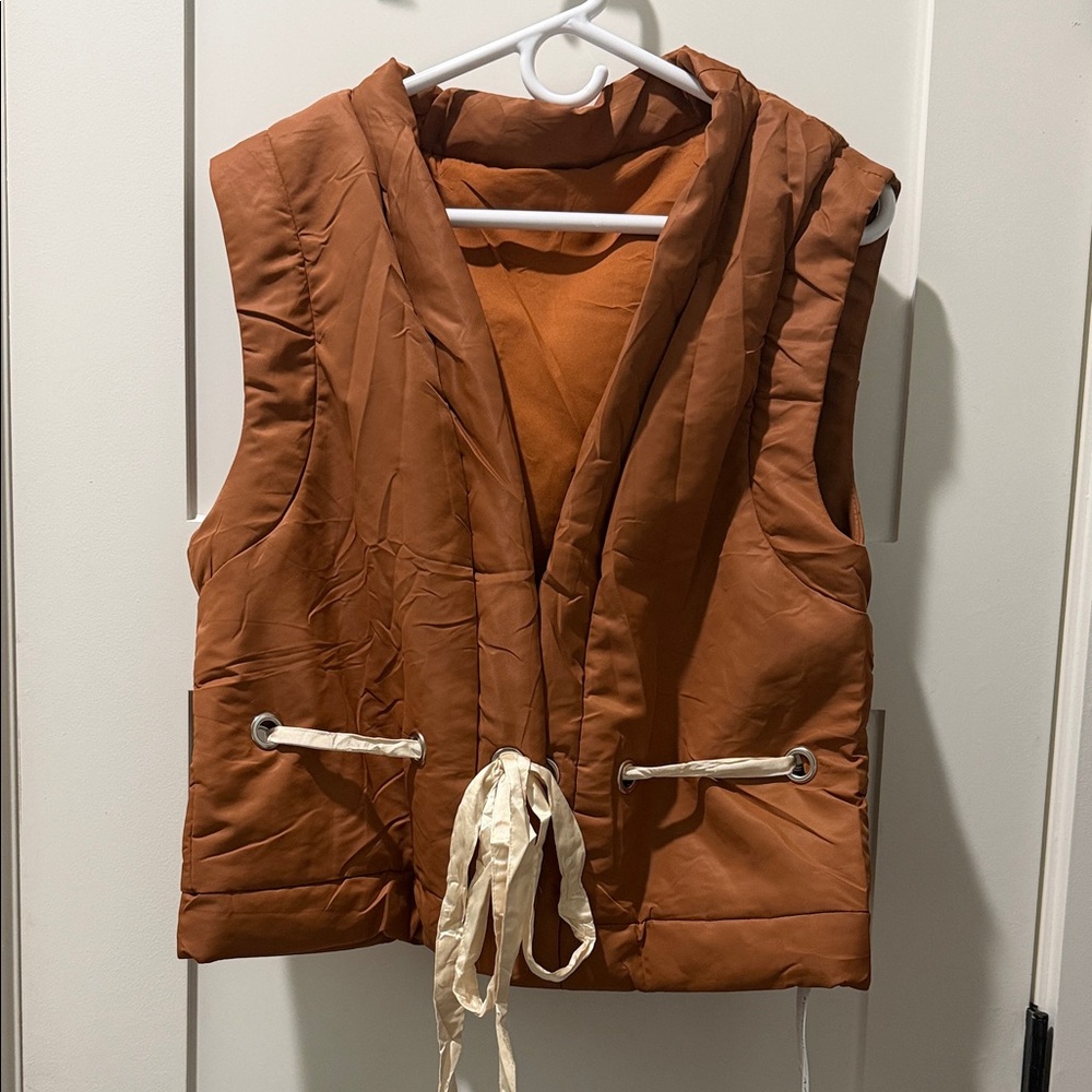 NWT Sleeveless Puffer Camel Brown Vest Waist Tie Ribbon Lightweight Layered Sz M